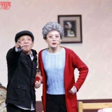 Сценический реквизит показывает парик старушки, дедушку, бабушку средних лет, серый парик, женский головной убор с короткими вьющимися волосами.