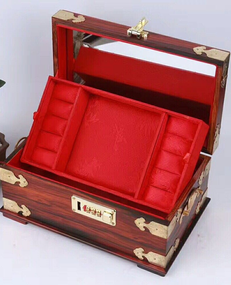 The first decorated case of red and sour branches