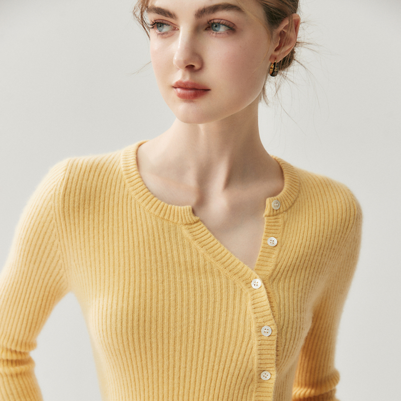 Light Luxury and Intellectual! Diagonal Button Design Cashmere Knit Cardigan for Women, V-Neck Slim-Fit Sweater, Early Autumn Thin Coat