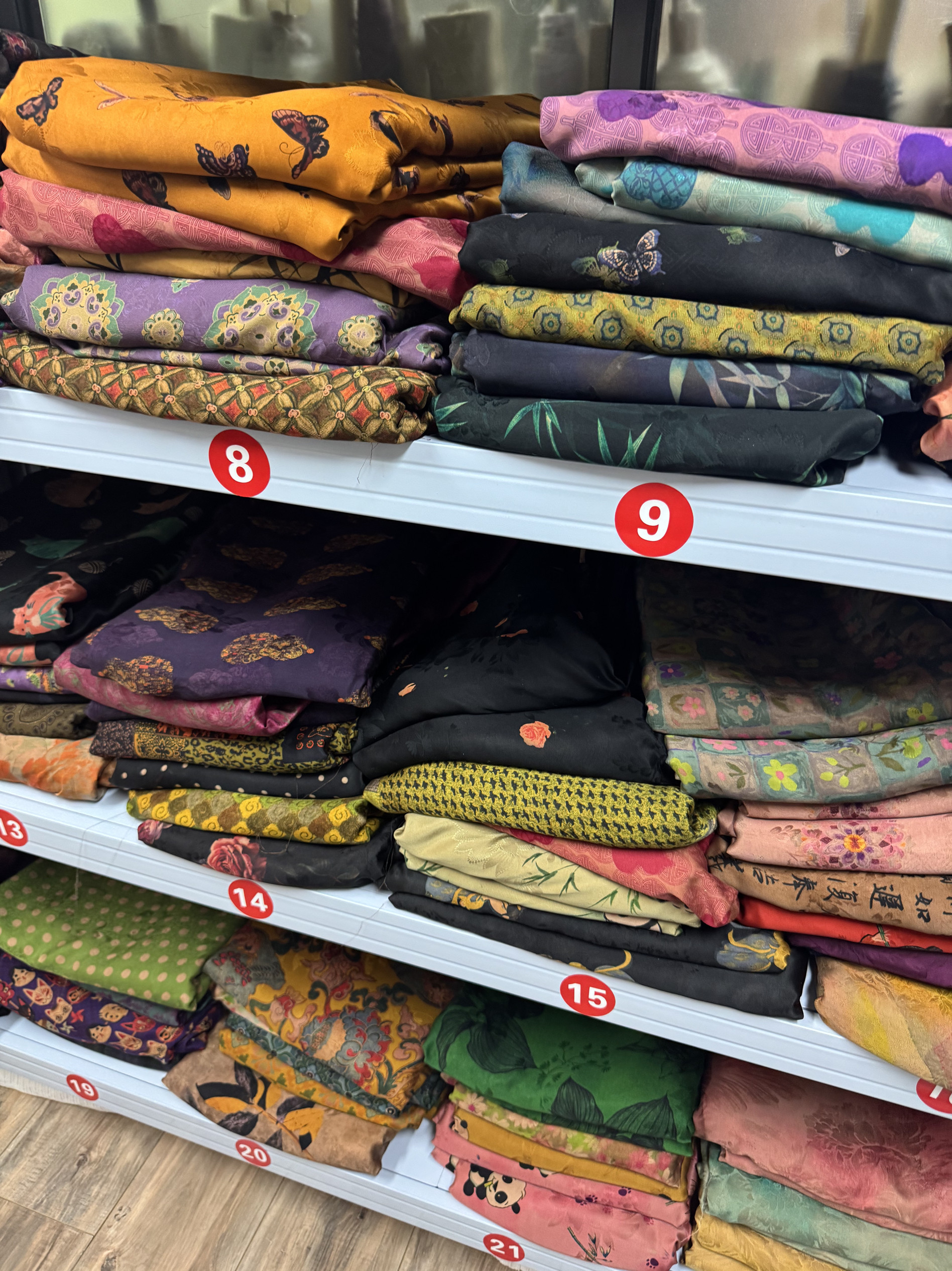 红云纱桑蚕丝丝绸面料适合哪些服装?