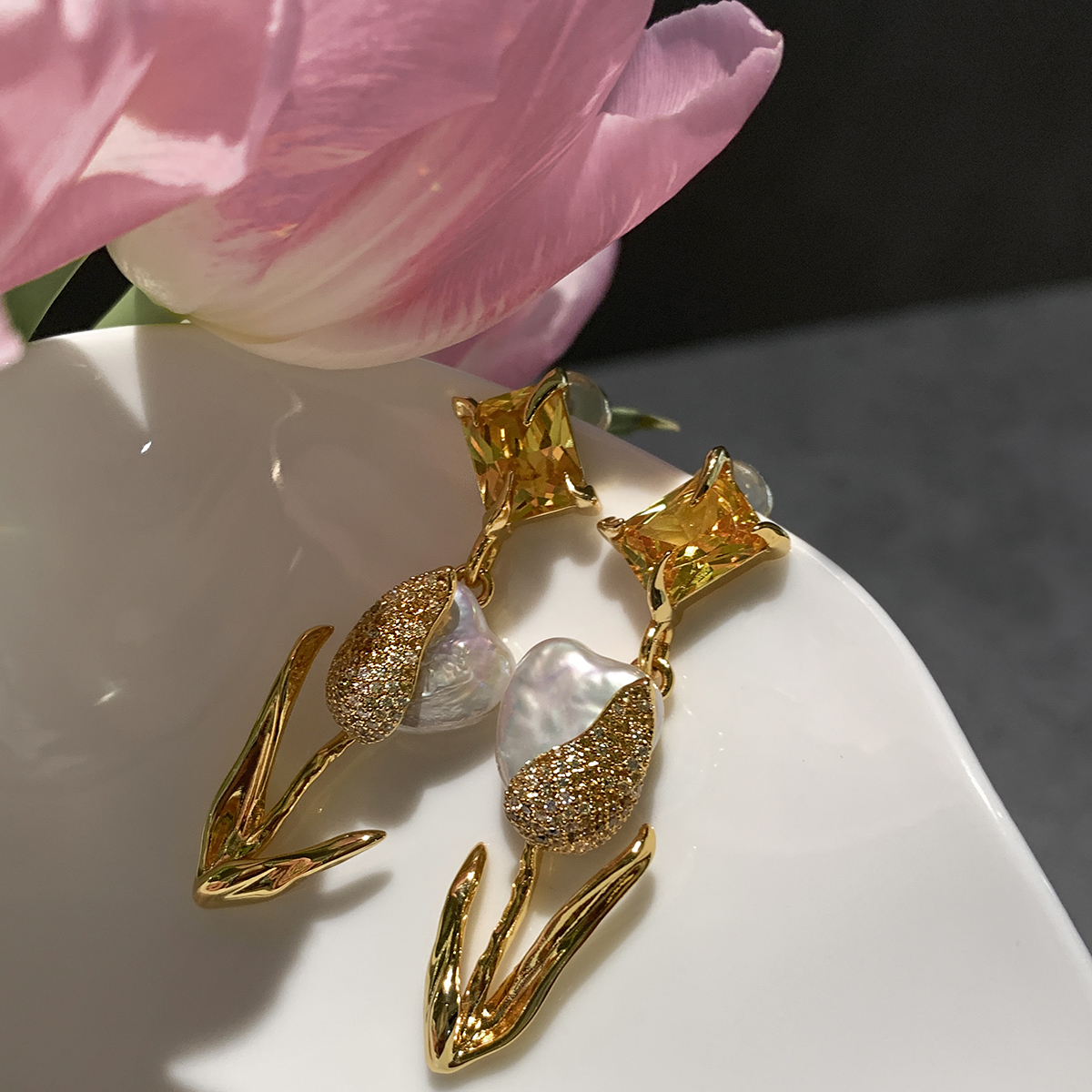 Boonee original design of gentle jewel pearl tulip needle temperament high-sensing silver needle earrings