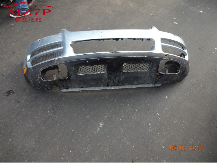 Cản trước cũ của Volkswagen Touareg Cản xe nguyên bản Thanh an toàn Nhập khẩu phụ tùng phế liệu đồ chơi xe oto