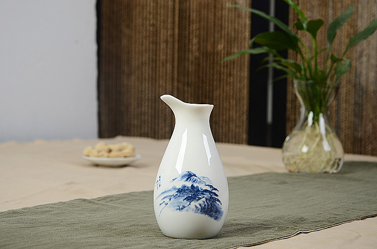 Một nửa bình gốm chim cánh cụt caty, tách rượu, ly rượu trắng, ly rượu mạnh, bình sứ trắng ly uống rượu vang pha lê