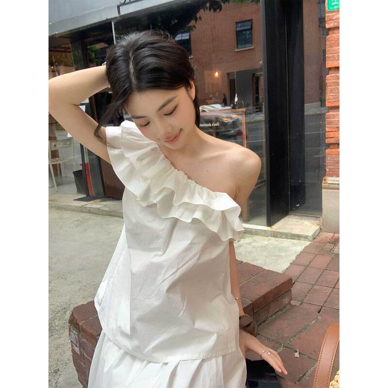 Une Miette'Gentle Monologue' Off-Shoulder Wide Ruffle Top and Skirt Women's Suit Une Miette'Gentle Monologue' Off-Shoulder Wide Ruffle Top and Skirt Women's Suit