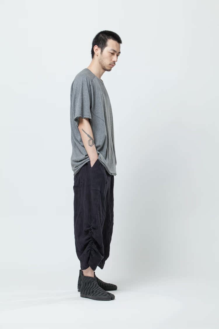 z + [infinite not loop] thiết kế ban đầu dệt kim vai cotton tay áo thun tay ngắn [đá bạc] áo ba lỗ nam