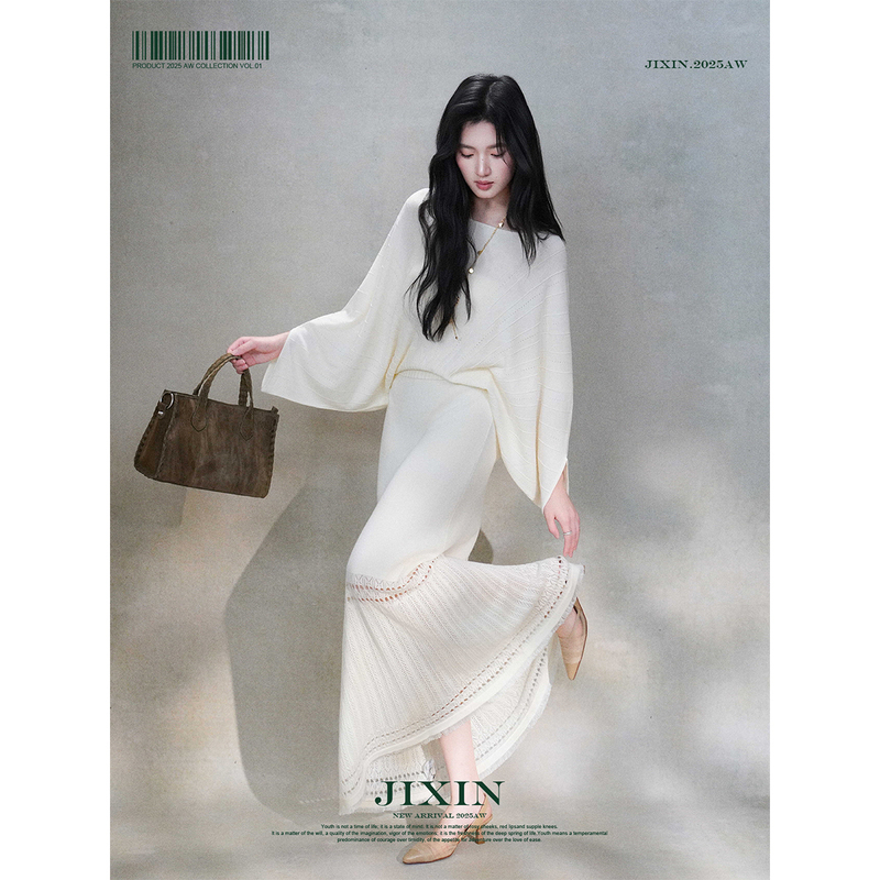 Letter-Style/White Elegant and Sophisticated Shell-Patterned Textured Merino Wool Batwing Sleeve Loose-Fitting Commuter Top