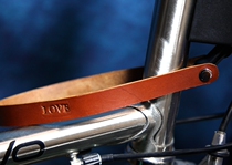 Small cloth BROMPTON modified pig nose quick release first layer leather handle front bag pull belt pull ring can be engraved