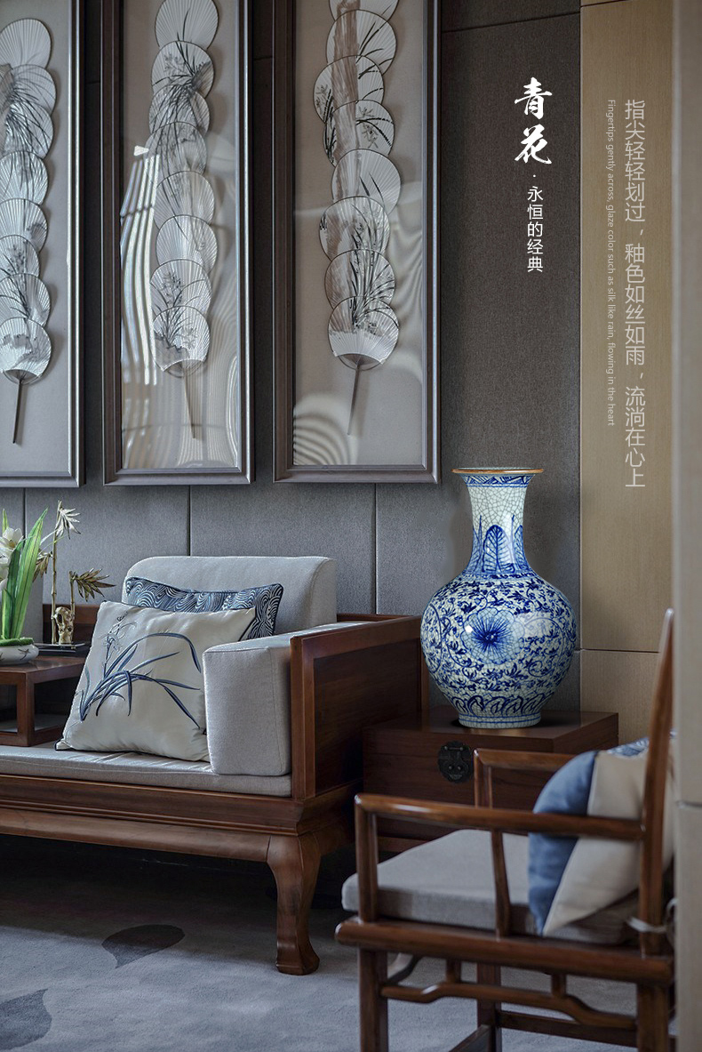 Jingdezhen ceramics Chinese style living room home wine ark, adornment furnishing articles antique hand - made crack blue and white porcelain vase