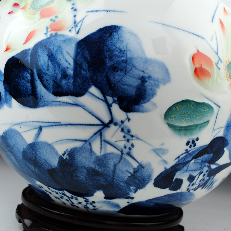 Jingdezhen ceramics by hand draw lotus Chinese blue and white porcelain vase household wine sitting room adornment is placed