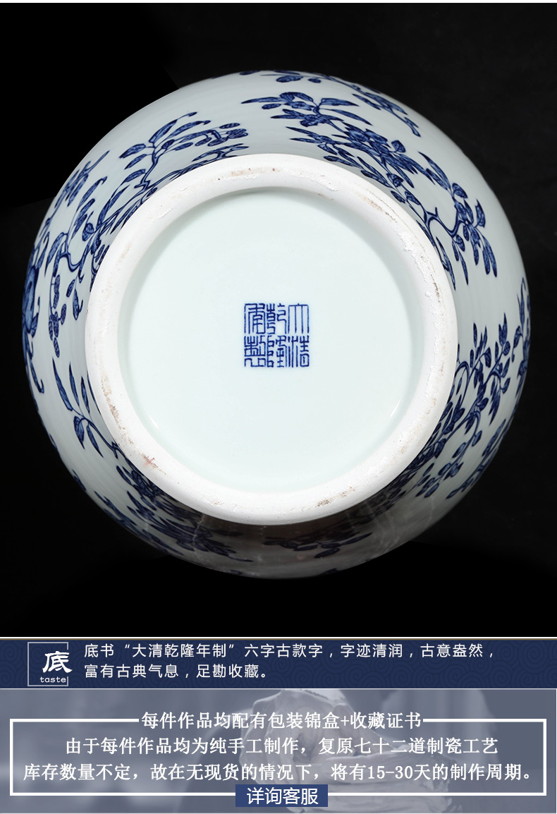Jingdezhen ceramics live imitation of Chinese blue and white porcelain vase of emperor qianlong gift sitting room adornment is placed