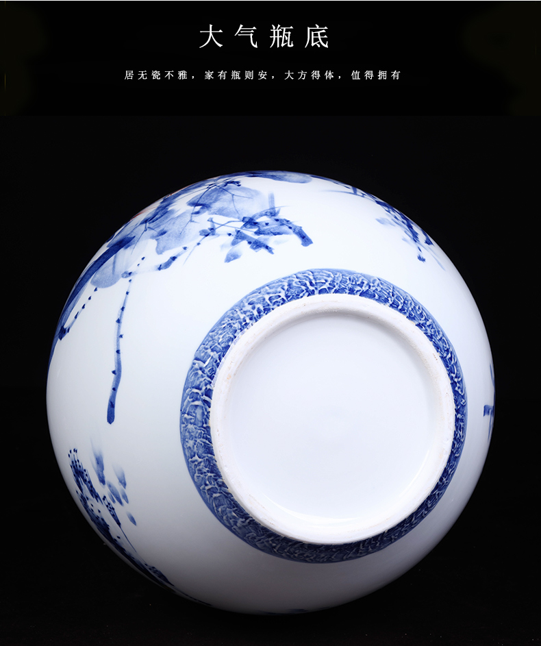 The Master of jingdezhen ceramics hand - made pomegranates of blue and white porcelain vases, antique Chinese wine sitting room porch place