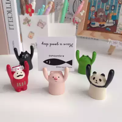 Piggy raises his hand, raises his hand, raises his hand, raises his hand, raises his hand, raises his hand, raises his hand, raises his hand, raises his hand, raises his hand, raises his hand