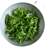 Овощи с лапшой и дикие овощи восхитительны.