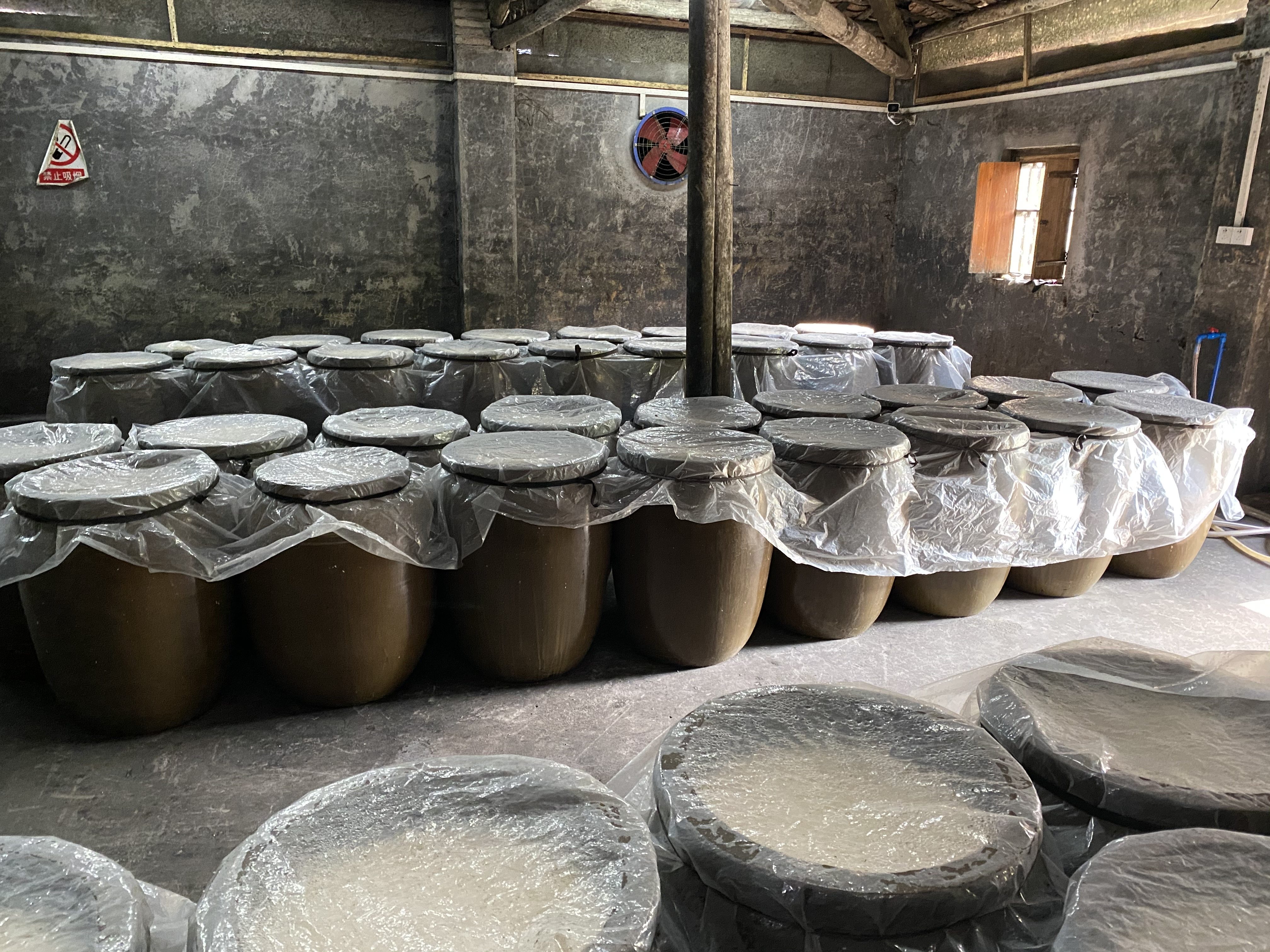 Only Guangdong Province rice wine farmhouse brewed 50 degrees pure grain rice wine Xinfeng puree liquor 50 degrees 10kg