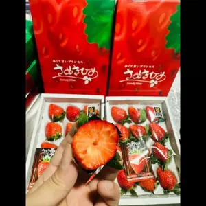 Японская очень большая клубника, кремовая подарочная коробка