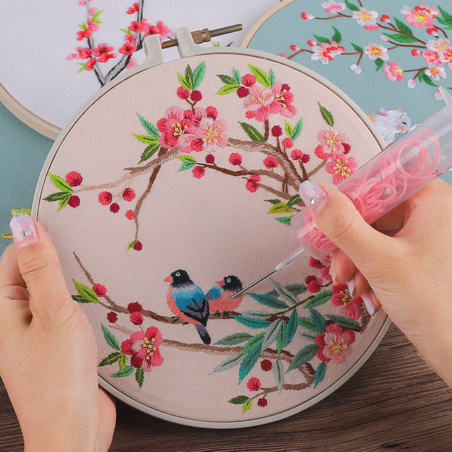 Embroidery diy handmade self-embroidery making beginner fan embroidery material package Suzhou embroidery ancient style Hanfu decorative group fan
