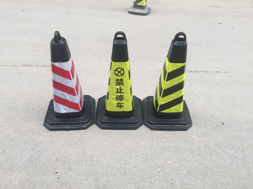 Reflective Rubber Road Cone Red White Red Black Yellow Barricade Ice Cream Barrel Reflective Roadblock Isolated Cone Bucket