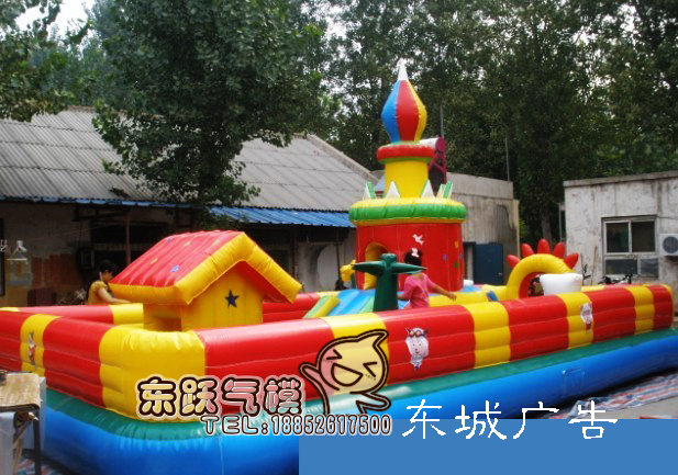 Bear infested small inflatable castle trampoline promotional inflatable toy slide hot sale can be customized