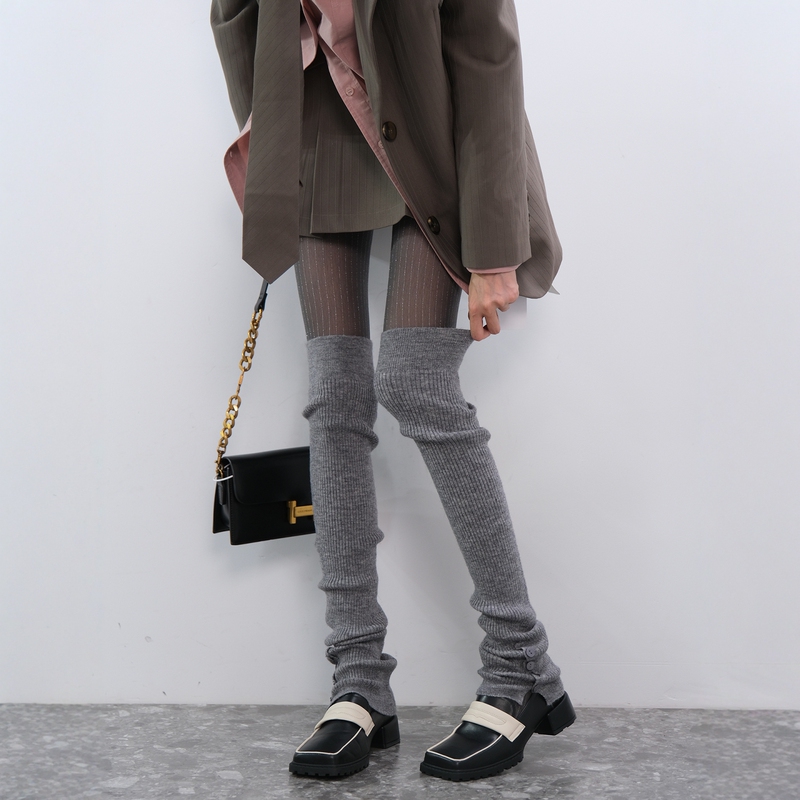 Winter New Style British Style Knitted Buttoned Slit Smoke Gray Leg Warmers and Socks for Women, Layered Gray Leggings Df