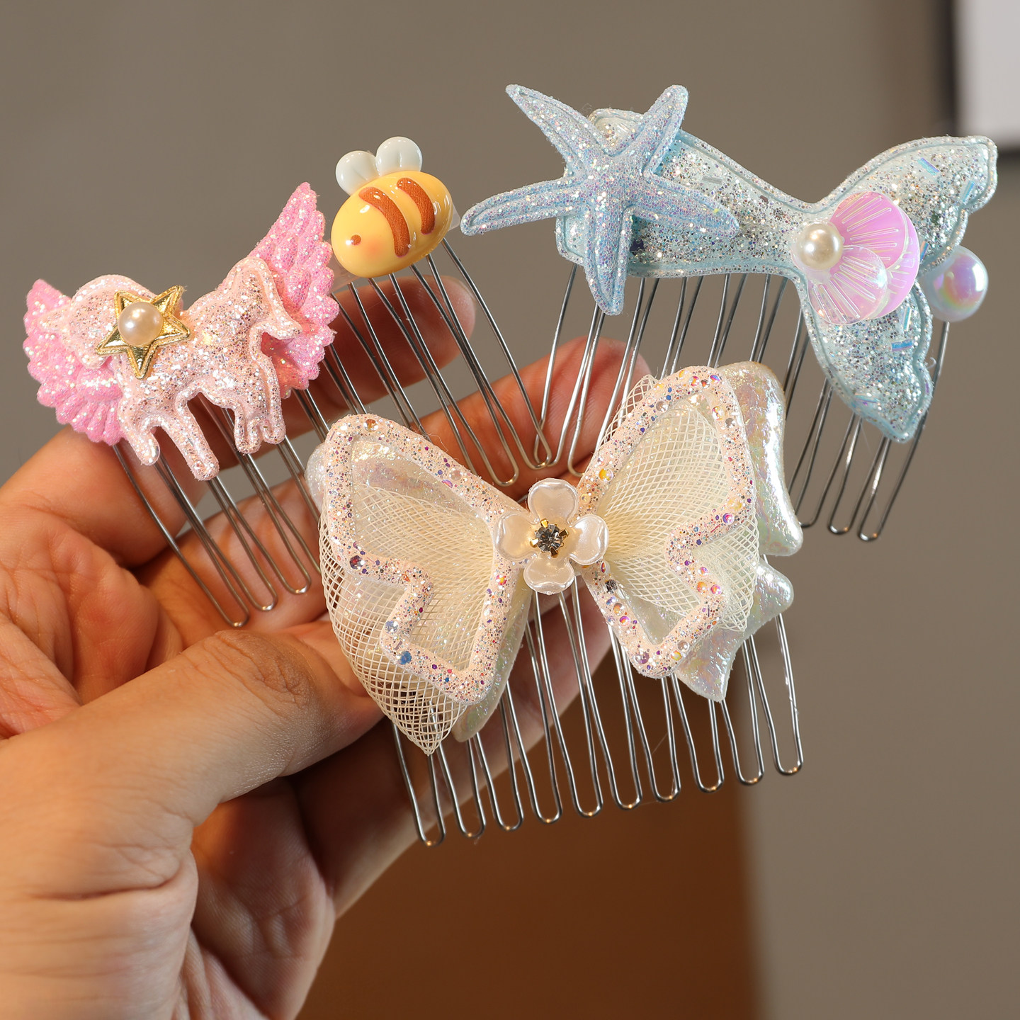 Korean-style cartoon 3D hair comb for girls, cute and versatile hair accessory for outings and photoshoots.