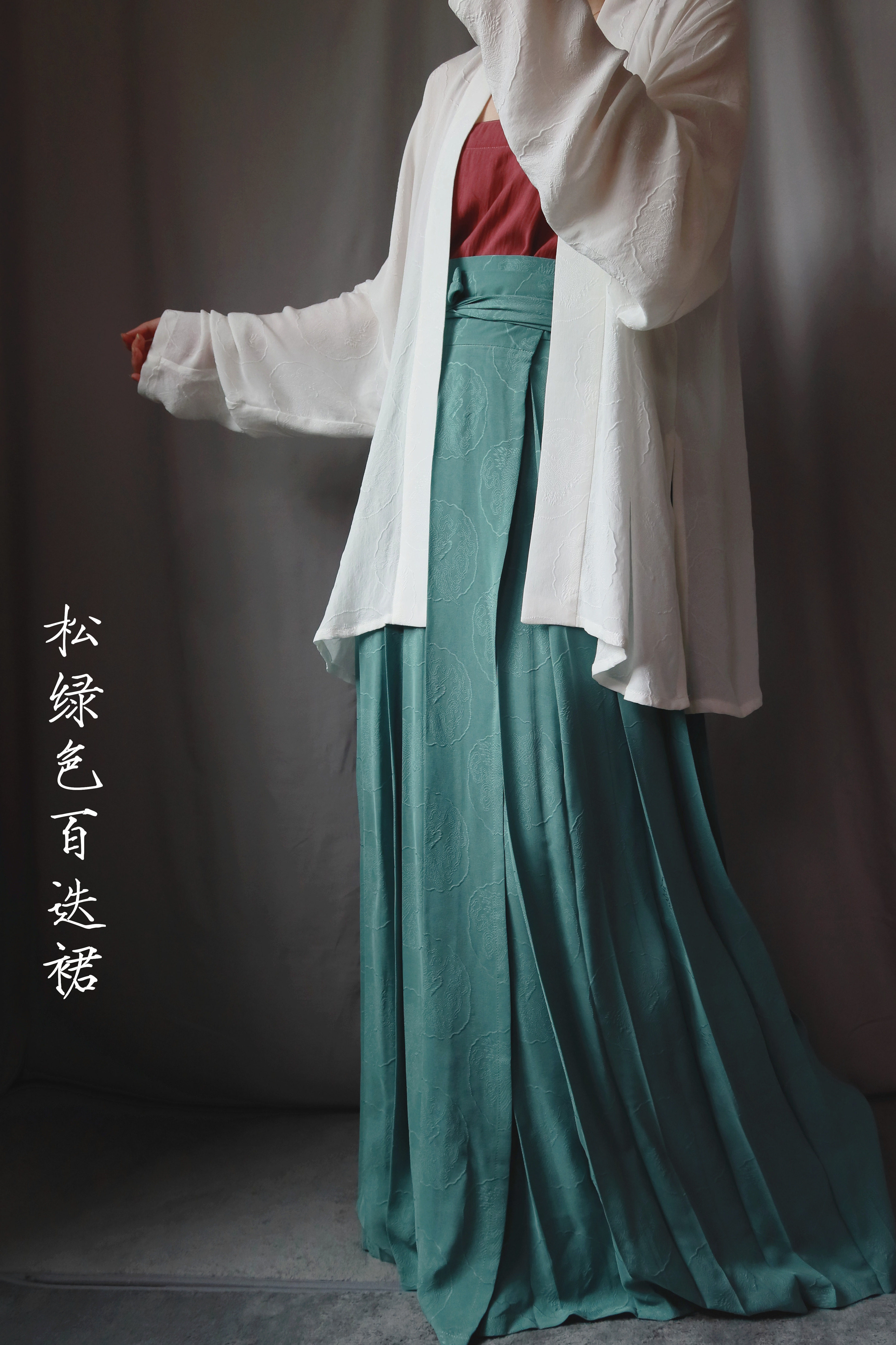 (Phantom Dyeing and Xiang Tai) Feng Xiao Yin Green Silk Group Wind Pattern Crown Le Crepe Short Shirt with Three Pleats and Two-Piece Skirt Hanfu