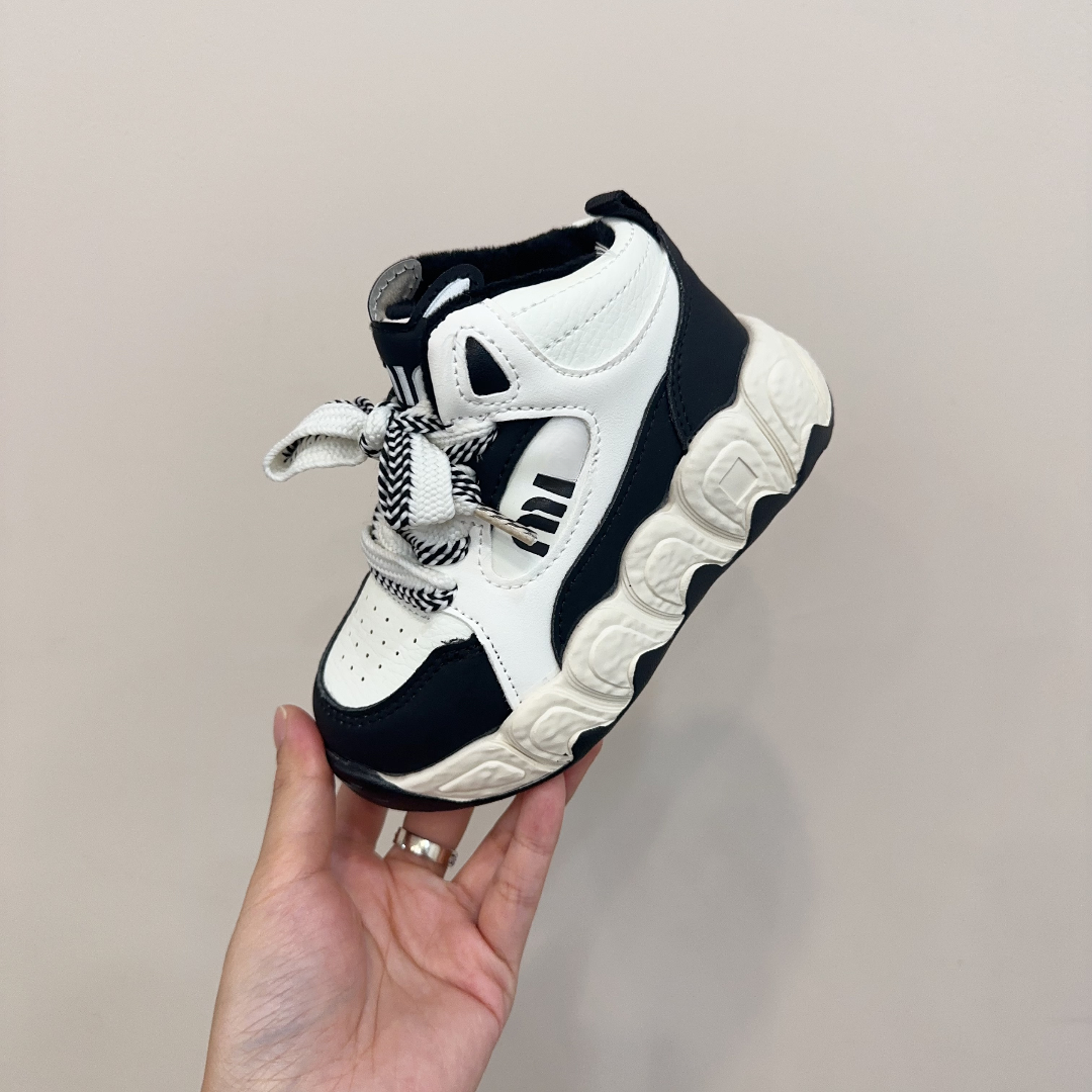 童鞋界的时尚宠儿:休闲舒适与运动活力兼得