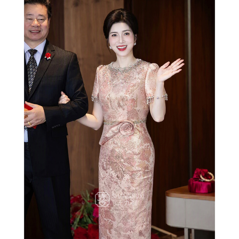 Pink Mother-Of-The-Bride Dress for Wedding Banquet, Large Size, Long Style, Suitable for Plus-Size Women, Can Be Worn Casually