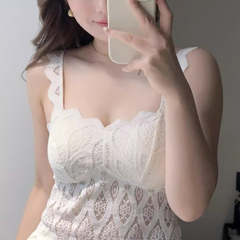 Tinghuakai's New Fashion Bra-Free Integrated Cup Pad Retro Lace Fashion Camisole with 3D Hollow Lace