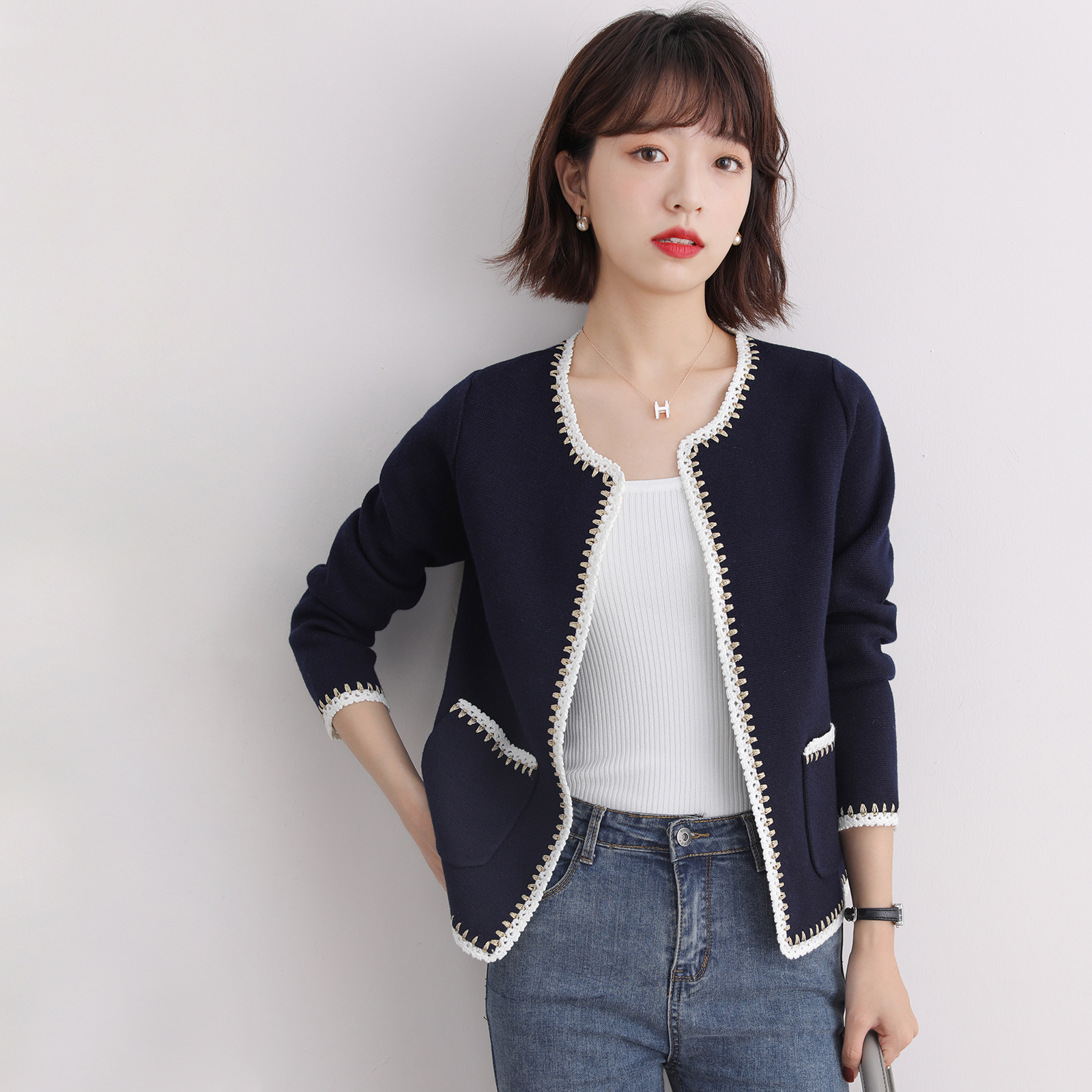 FENPERATE 2022 autumn and winter models elegant temperament high-end dark blue all-match cardigan knitted jacket for women