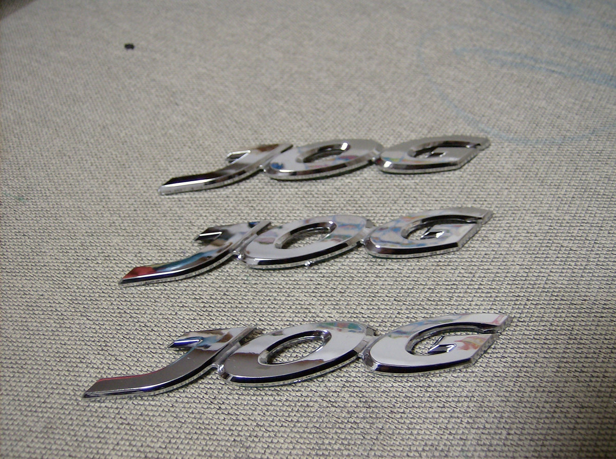 Special JOG logo on the chocolate JOG stereo panel on the left and right guardboard