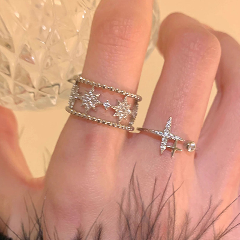 Simple hollow star ring for women, French style, gentle, simple, niche temperament, versatile for daily commuting, girlfriends, students, trendy