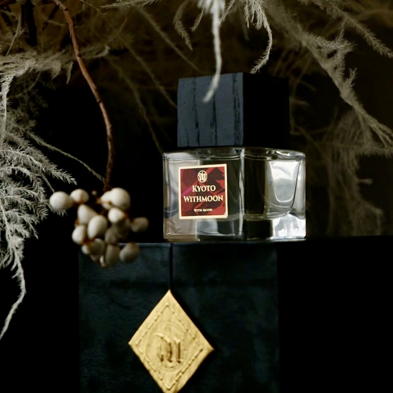 Withmoon 30ml Perfume Kyoto Agarwood Turquoise Agarwood Smoke Fragrance 24-Hour Long-Lasting Fragrance Withmoon 30ml Perfume Kyoto Agarwood Turquoise Agarwood Smoke Fragrance 24-Hour Long-Lasting Fragrance