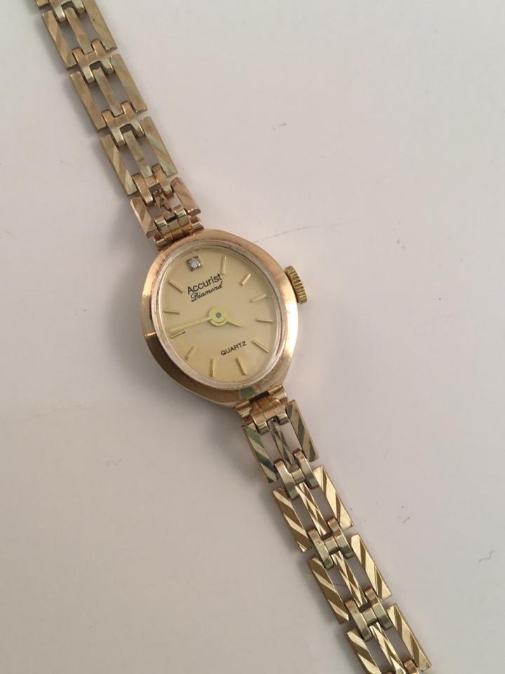 Cocktail Ireland ancient with gorgeous diamond decorated with elliptical meter disc 375 gold watches watches