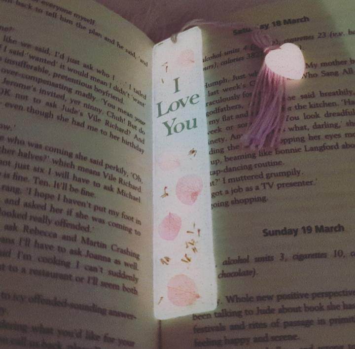 Charm㊣British hand-made charming fun real petal decoration cute Pink gift love bookmark