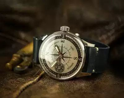 Ukrainian Working ◇ Ancient 1980s Soviet military watch mechanical leather retro watch men's watch