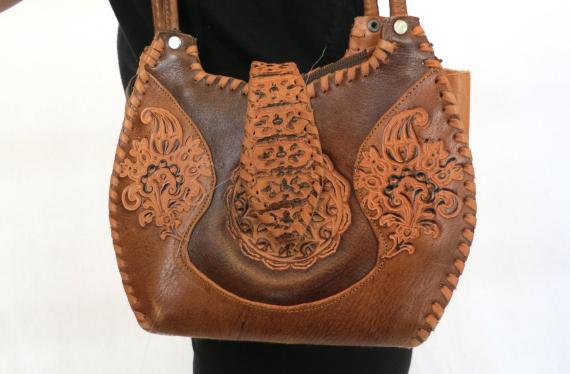 Engraved the American ancient charm with old enchanted zipper flower embossed brown leather handbag-Taobao