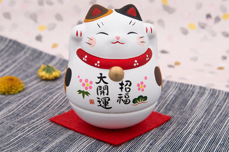 Japan's imported drugmaker kilns to open up for the opening of wedding gifts by handmade ceramic pendulum