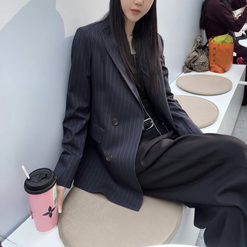 2026 New European and American Casual Double-Breasted Professional Celebrity Style Korean Slim-Fit Classic Women's Blazer 2026 New European and American Casual Double-Breasted Professional Celebrity Style Korean Slim-Fit Classic Women's Blazer