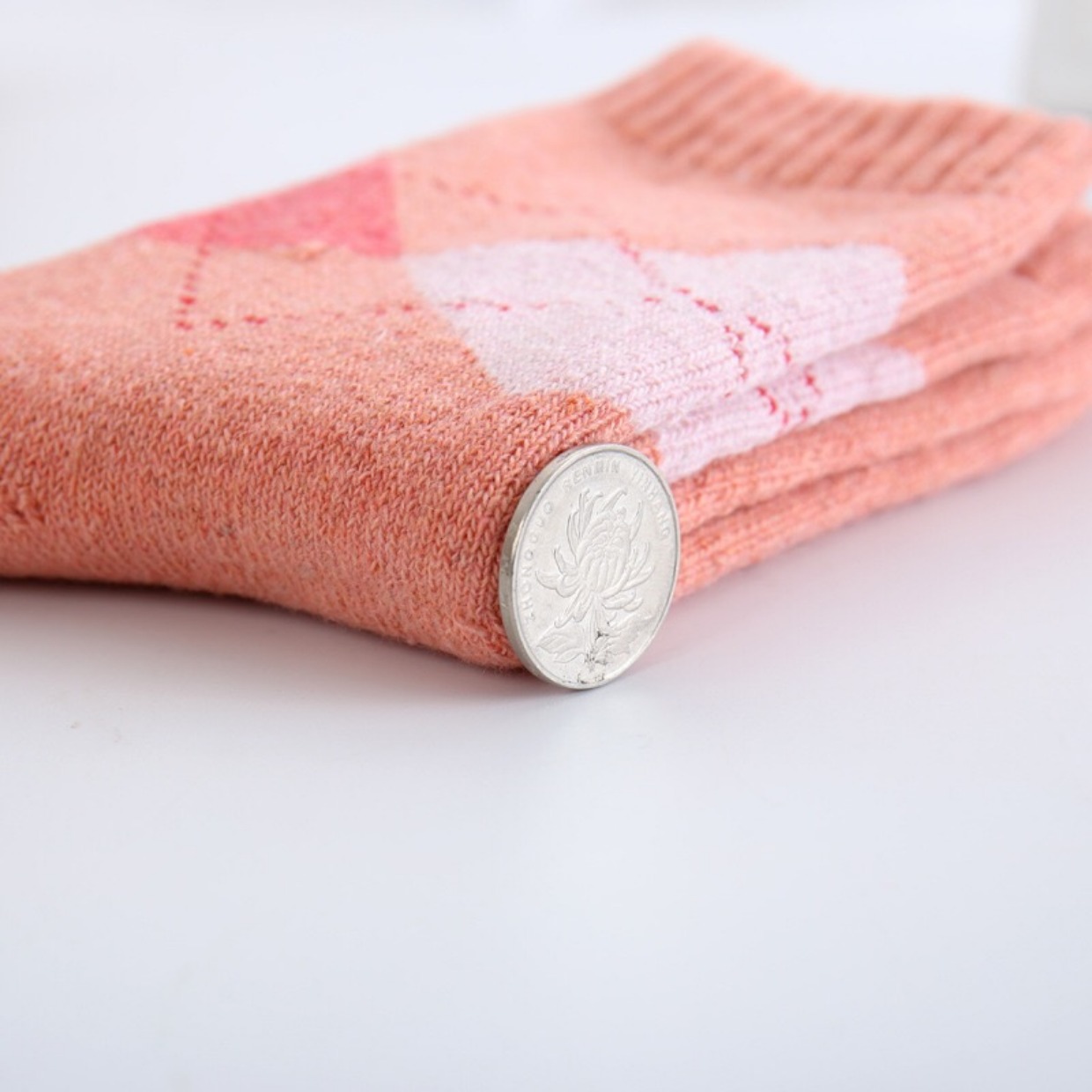 Vớ mùa đông vớ cotton nữ mùa thu và mùa đông mẫu trong ống cộng với nhung dày ấm mùa đông vớ cotton terry vớ nữ vớ hoa cúc