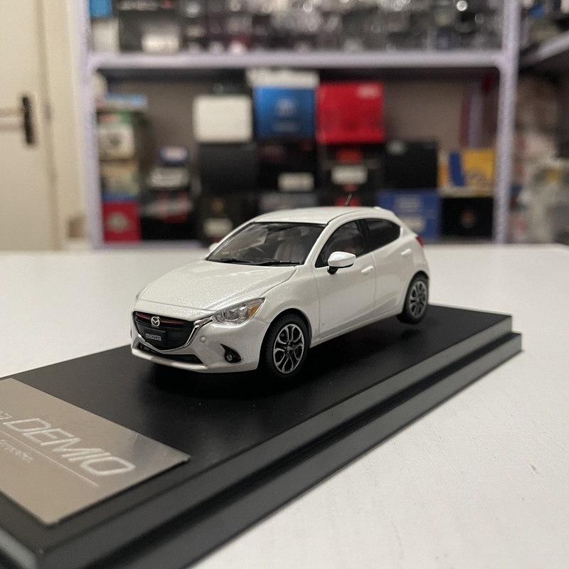 1:43 Hi-Story Mazda Mazda2 Demio 2014 Xd Touring Car Model White