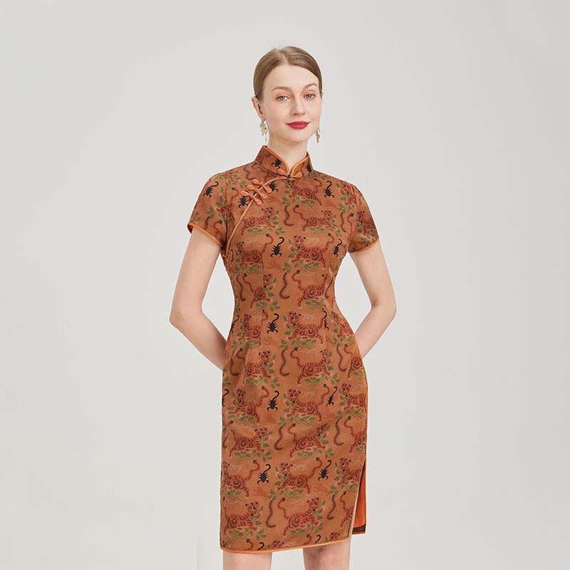 High-End Silk Fragrant Cloud Yarn Pop Art Style Tiger Print Short Cheongsam Slim Fit Vintage College Entrance Exam Mother's Cheongsam High-End Silk Fragrant Cloud Yarn Pop Art Style Tiger Print Short Cheongsam Slim Fit Vintage College Entrance Exam Mother's Cheongsam