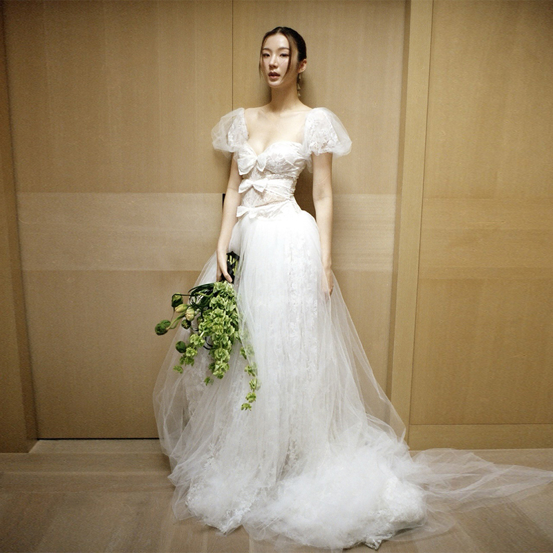 Sweet Lace Wedding Dress with Puff Sleeves and a Small Train, Forest-Style Main Wedding Dress for Homecoming Banquet, Outdoor Photography, and Artistic White Veil Sweet Lace Wedding Dress with Puff Sleeves and a Small Train, Forest-Style Main Wedding Dress for Homecoming Banquet, Outdoor Photography, and Artistic White Veil