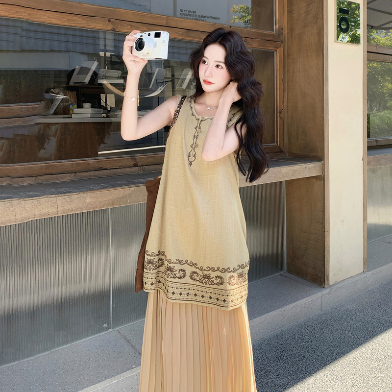Elegant and Stunning Pleated Dress for Women, Summer 2026 New French Style, Very Beautiful Embroidered Sleeveless Long Dress Elegant and Stunning Pleated Dress for Women, Summer 2026 New French Style, Very Beautiful Embroidered Sleeveless Long Dress