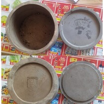 ) An old cricket pot passed down from the family - Qiu Yin - made by Wang Genbao - the cover is cracked - can be picked up at home