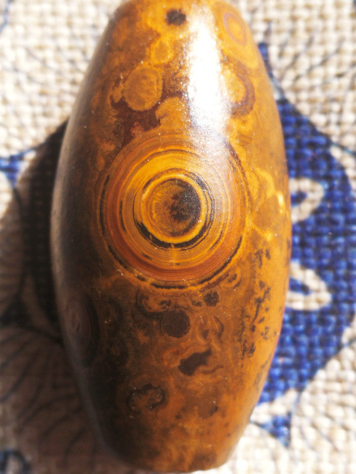 Mongolian Pearl Nine Eye Shale Rock Mercy Wealthy Eyellow Eyellow Eyellow Alashen Eye Rock Bearl