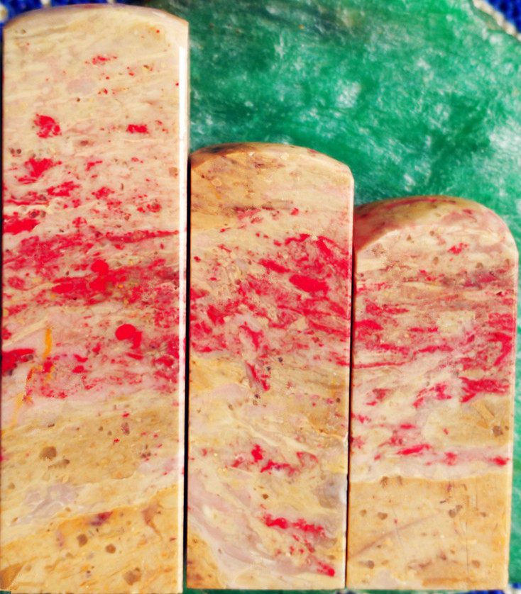 Natural Changhua chicken blood stone three even seal engraving (bonanza head) soft bottom colorful frozen Bahrain Laos Tian Huang
