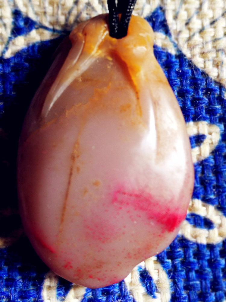 Natural Changhua chicken blood stone pendant pendant (Xiantao) lotus root powder frozen neephrite base Bahrain Shoushan, Laos Tian Huangshi