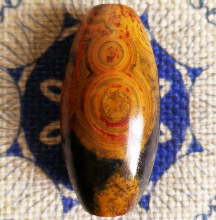 Montian Pearl Nine-eyed Page Rock Red Silk Bloodstream Haunting Golden Eye Circle Buddha 8 Words Collection Grade Alla Good Eye Raw Stone