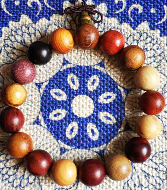 Ultra-Zando Treasure String Multi-Pearl Handstring Handout for men and women Fashion models 16-17 Famous Wood Matching Fashion Super Awesome