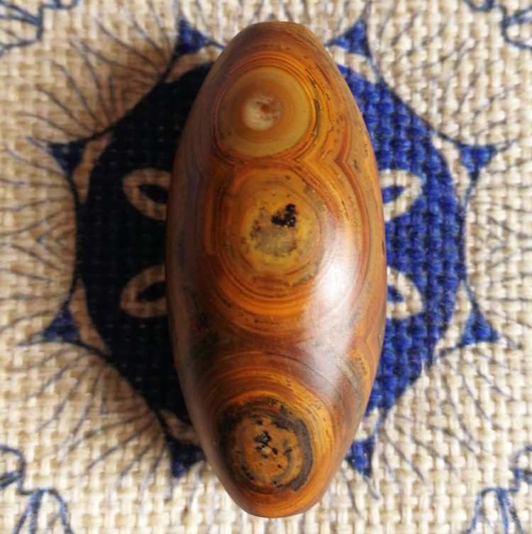 Meng Tianzhu nine-eye shale rock to attract wealth and protection